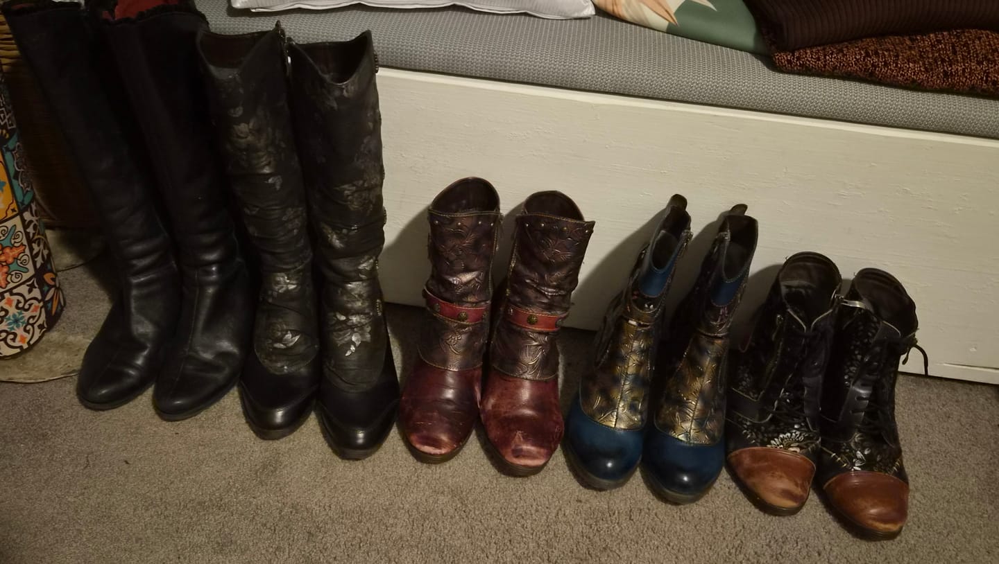 Customer photo review of Retro Painted Genuine Leather Dragonfly Ankle Boots