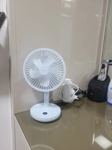 Customer photo review of Rechargeable Oscillating Desk Fan with Five Speeds
