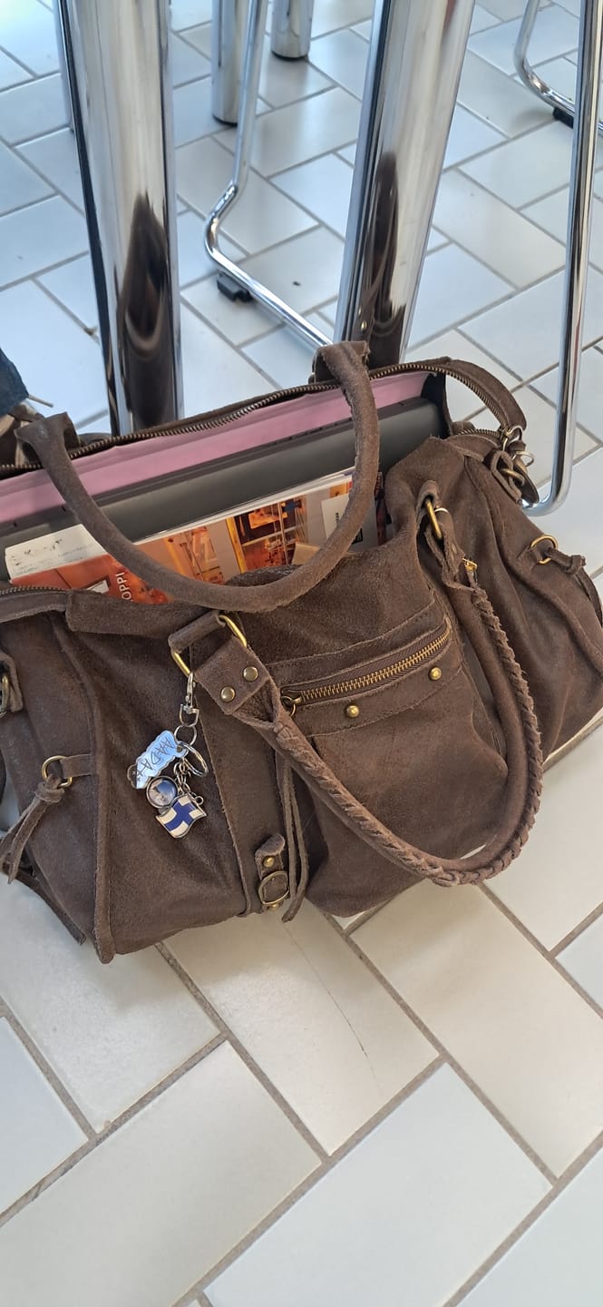 Customer photo review of It girl bag espresso martini