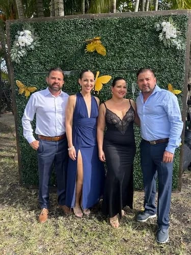 Customer photo review of Robe Gainante Sculptante à Dentelle Col V