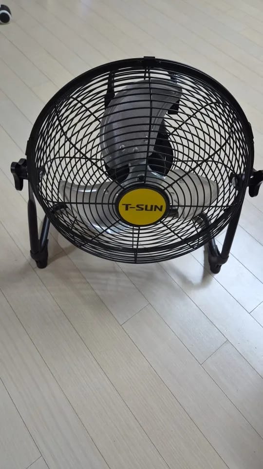 Customer photo review of Cordless 12/16-Inch Floor Fan | Plugin in & Battery