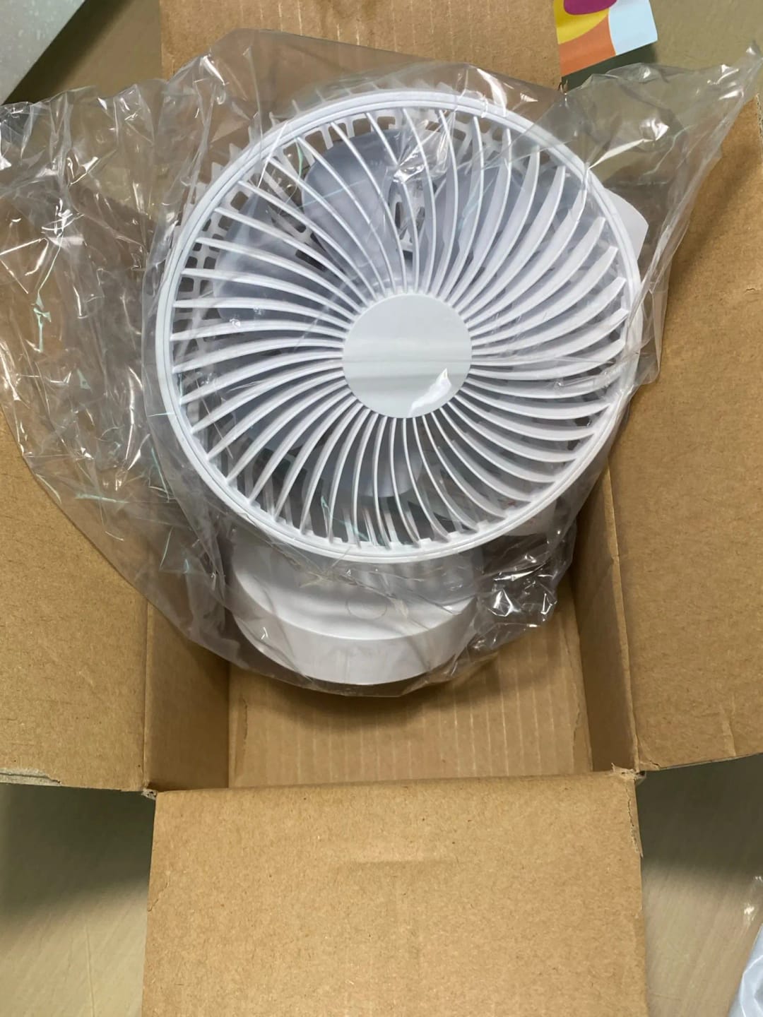 Customer photo review of USB Desktop Fan with Four Speeds and 5V Power for Table Use