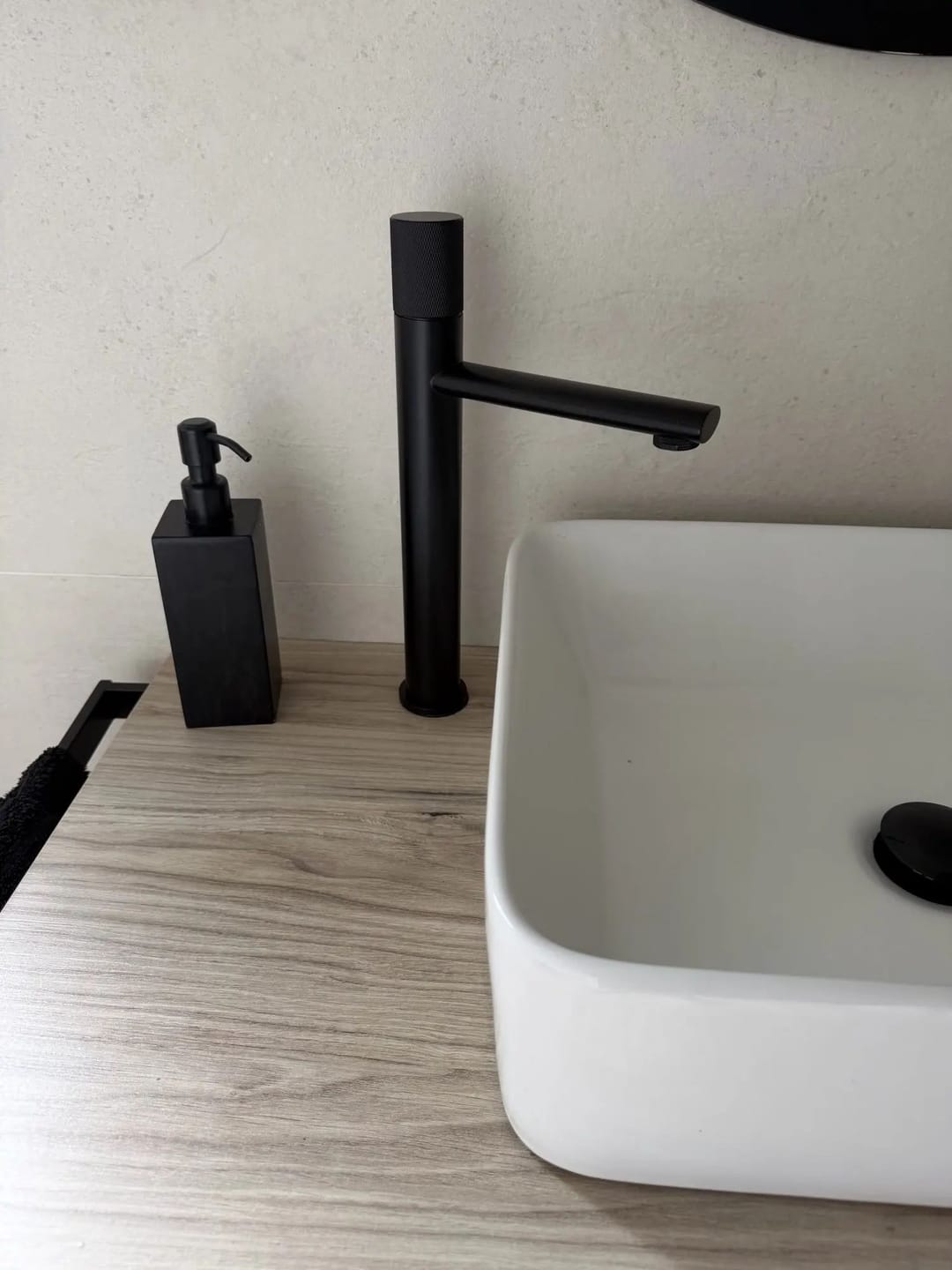 Customer photo review of Torneira Para Banheiro Monocomando Royal Flux