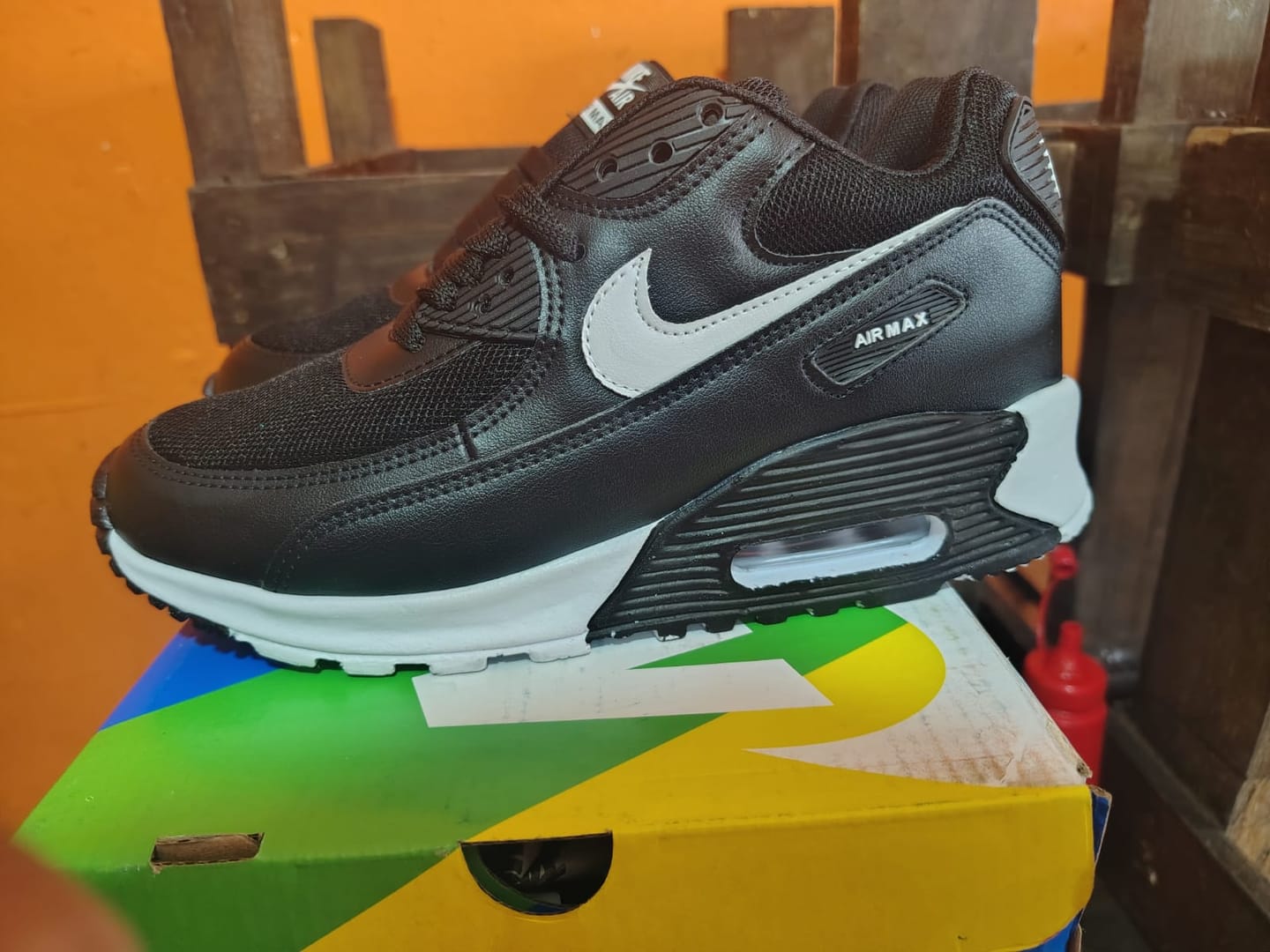 Customer photo review of Tenis Max 90 Negro Blanco
