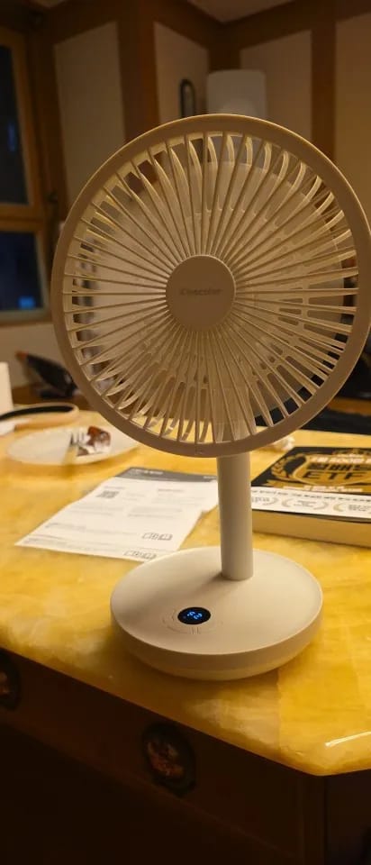 Customer photo review of Rechargeable Oscillating Desk Fan with Five Speeds