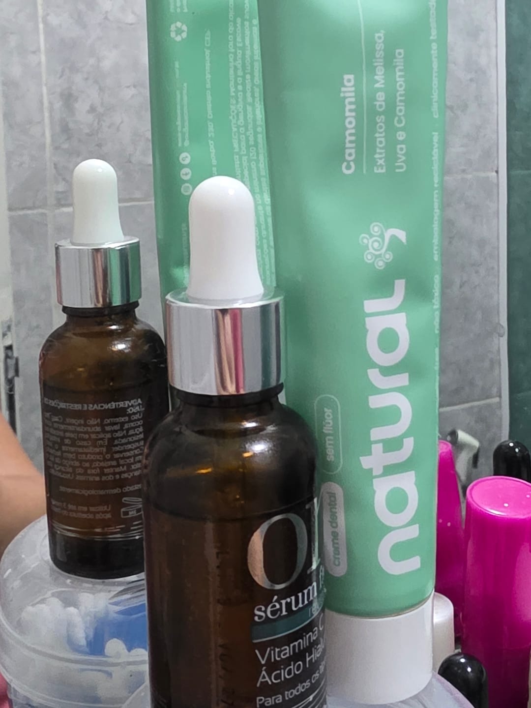 Customer photo review of Creme Dental Natural com Camomila, Melissa e Uva 80g
