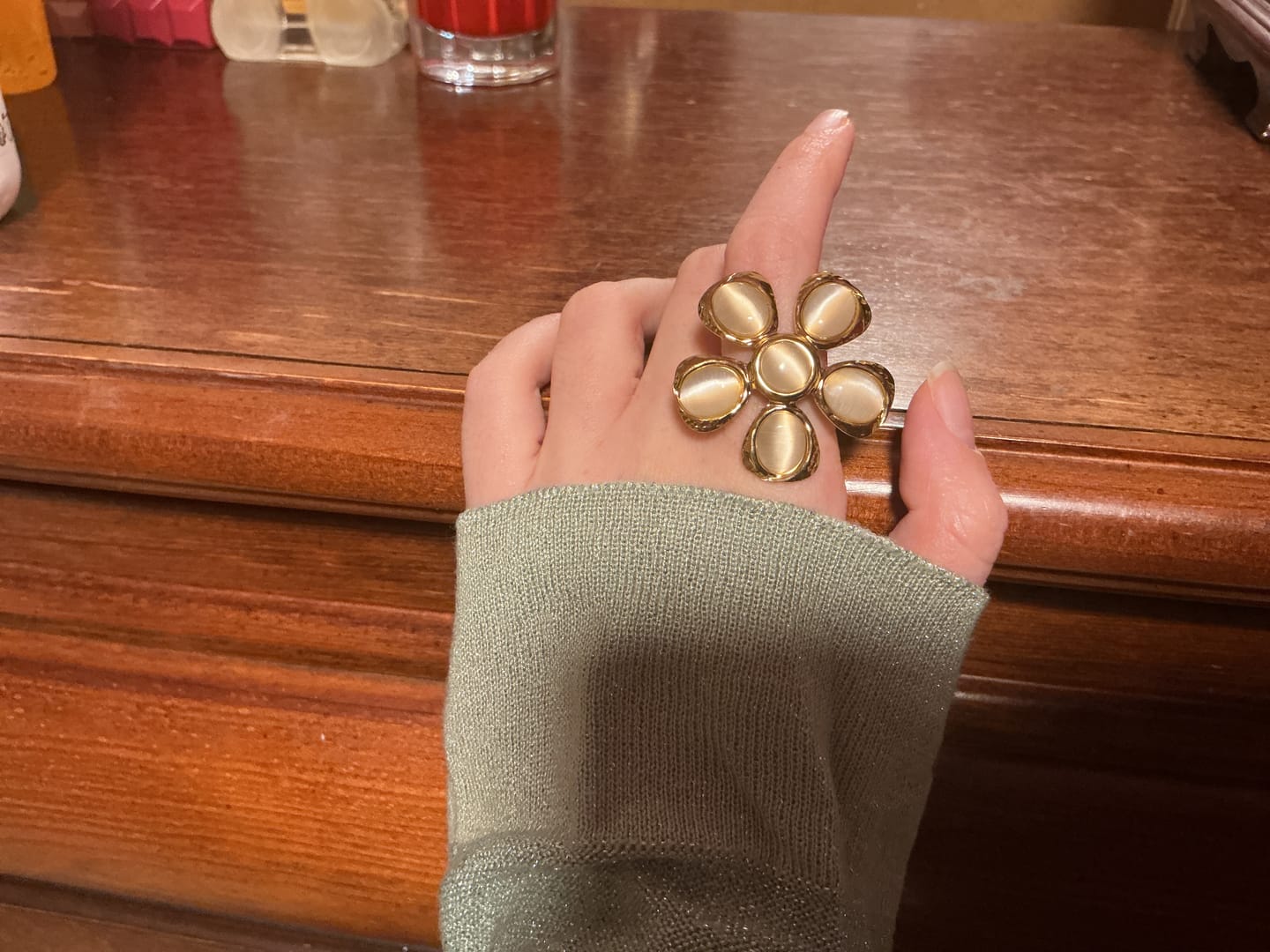Customer photo review of Anillo Flor Piedra Blanca
