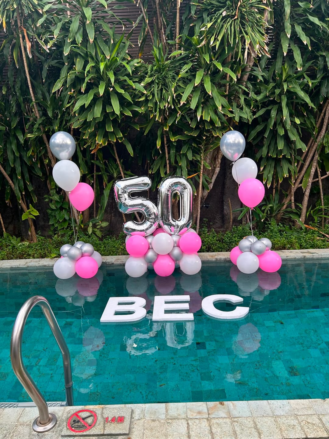 Customer photo review of 🎈 Pool Balloon Decoration Setup