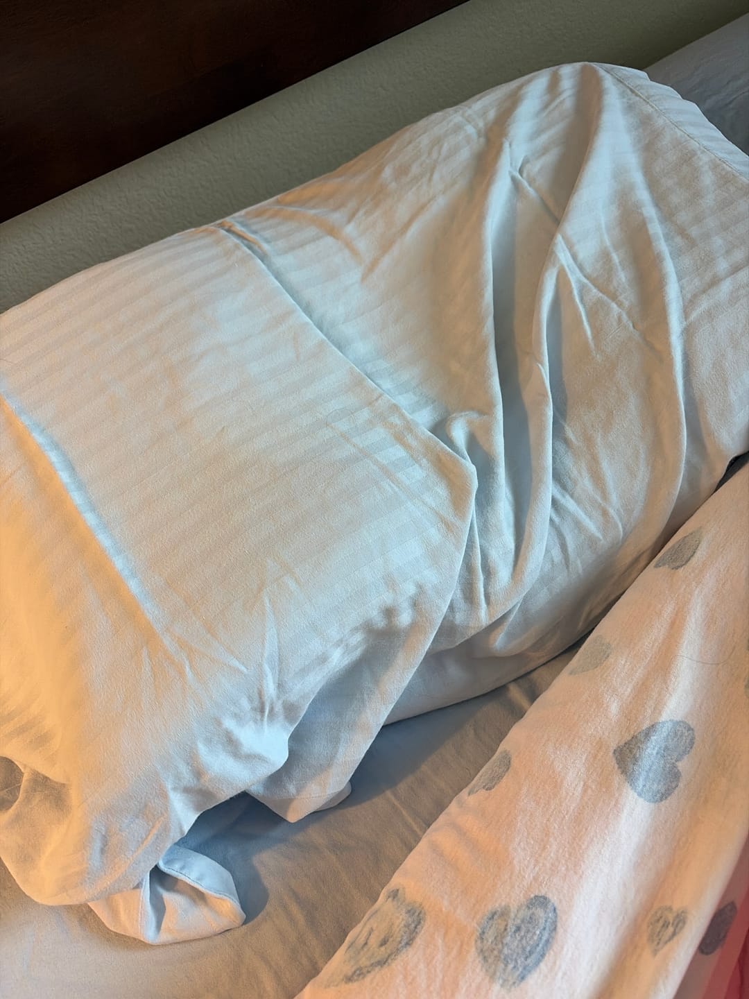 Customer photo review of Elviros Cervical Memory Foam Pillow for Sleeping, FlutterShape Pillows Upgrade (Medium Firm), 25Lx16Wx(4.5"-5.3")H