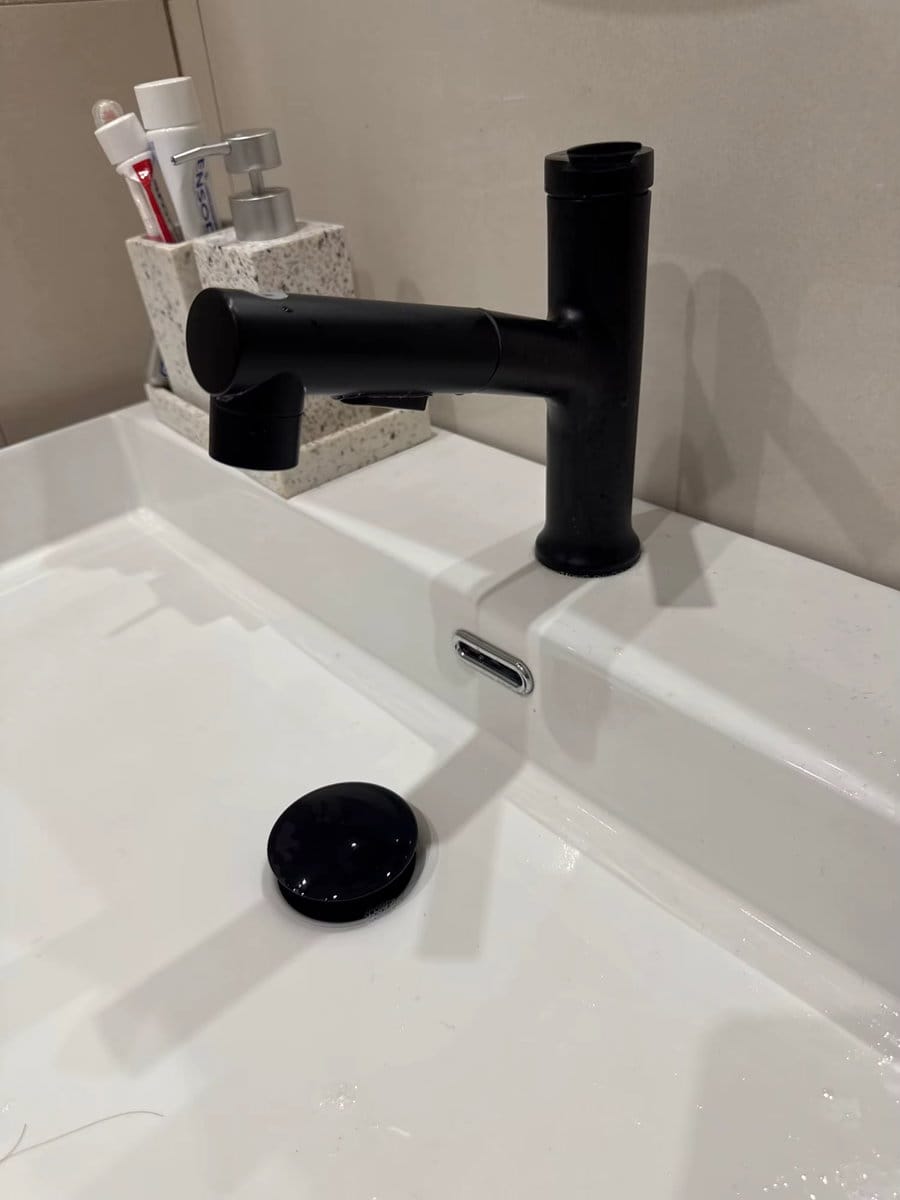 Customer photo review of Torneira Para Banheiro Monocomando Misturador 3 Funções Com Bica Extensível Inox 304