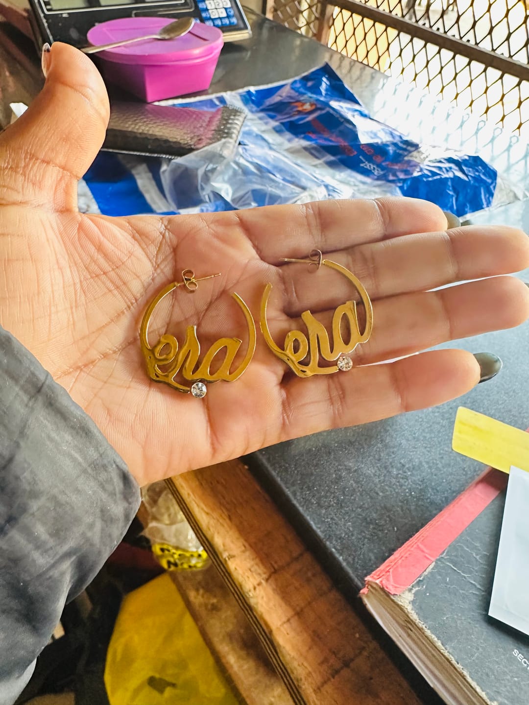 Customer photo review of Gold Mini Era Logo Hoops