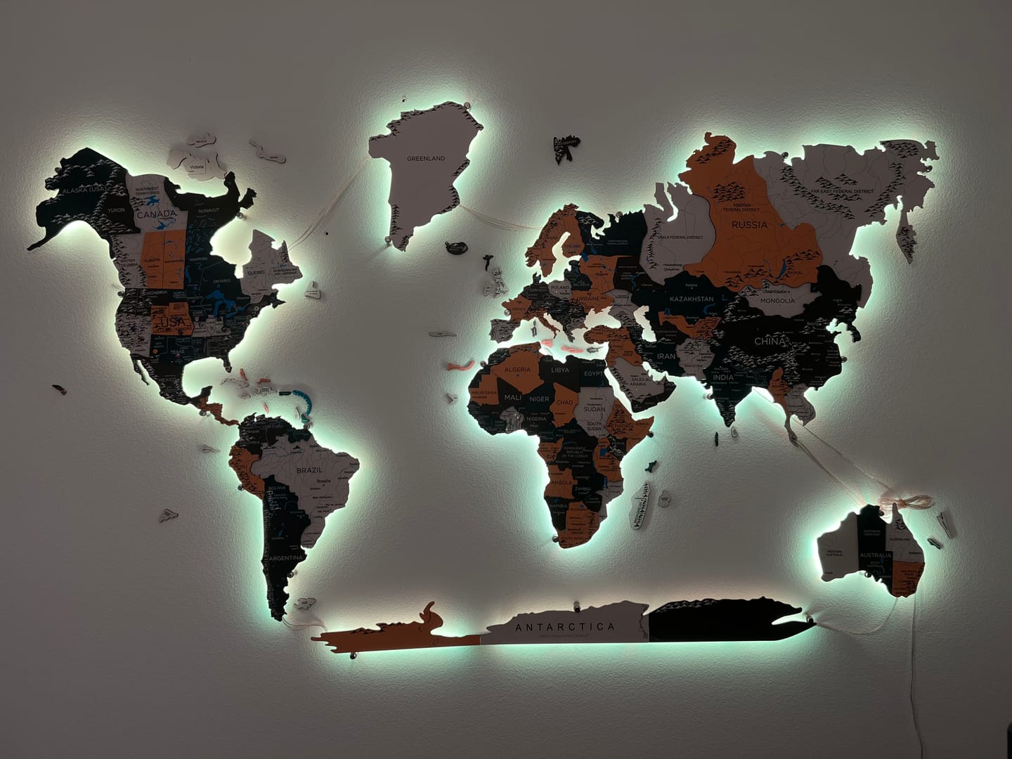 Customer photo review of 3D LED / LUMINOUS Wooden World Map 3.0 Country