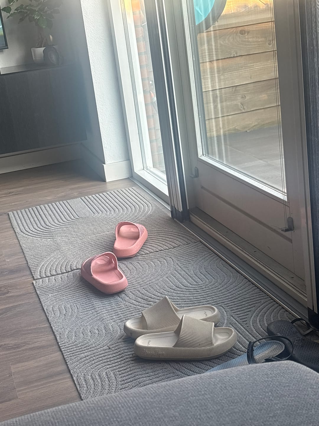 Customer photo review of HappyFlops Botanics