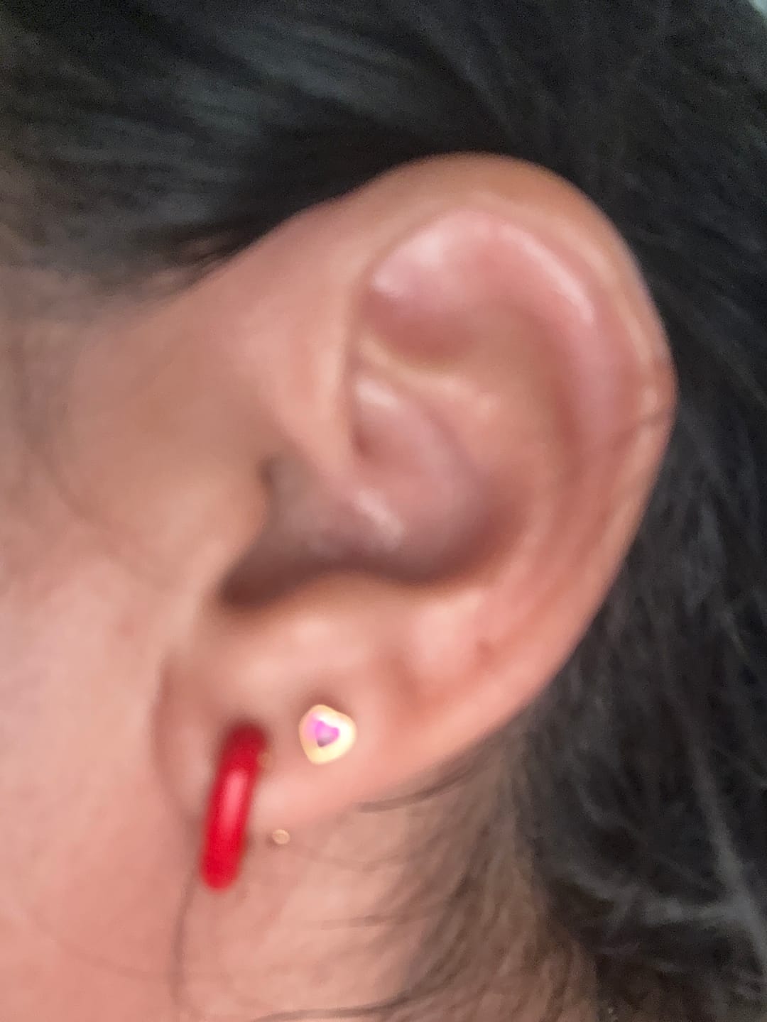 Customer photo review of Orecchino LOOP HEART - Ruby