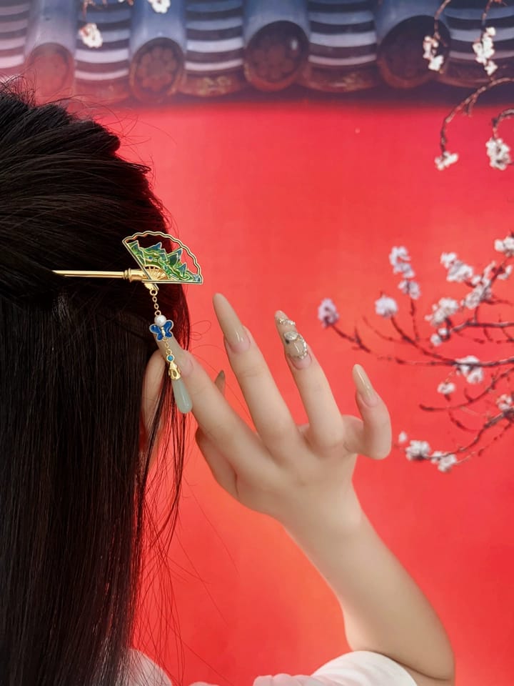 Customer photo review of Rivers and Mountains Jade Fan Hairpin