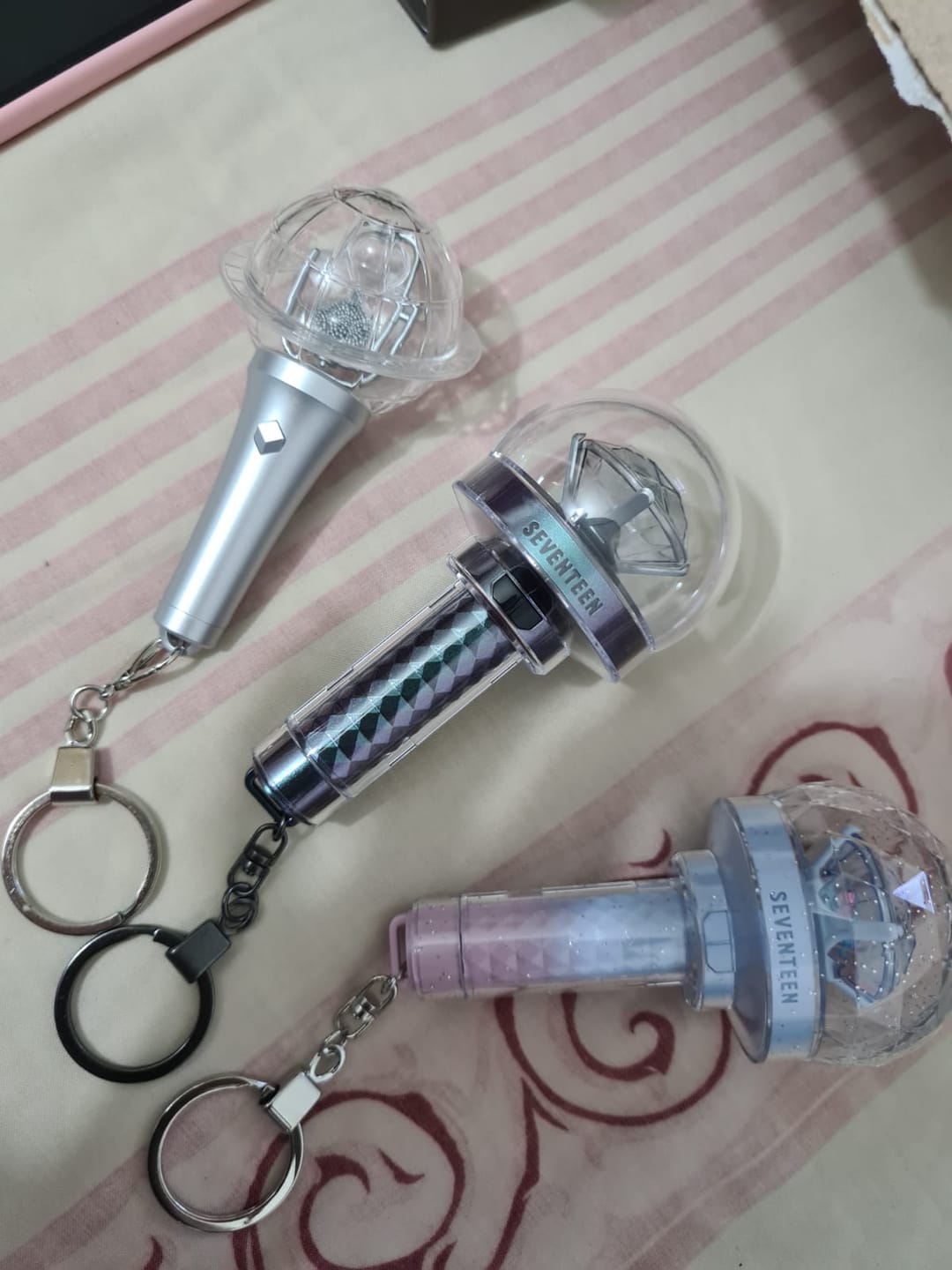 Customer photo review of SEVENTEEN - OFFICIAL LIGHT STICK VER.3 10TH ANNIV. KEYRING