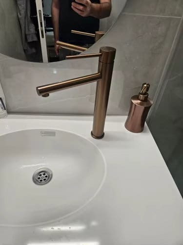 Customer photo review of Torneira Para Banheiro Monocomando Royal Lunna