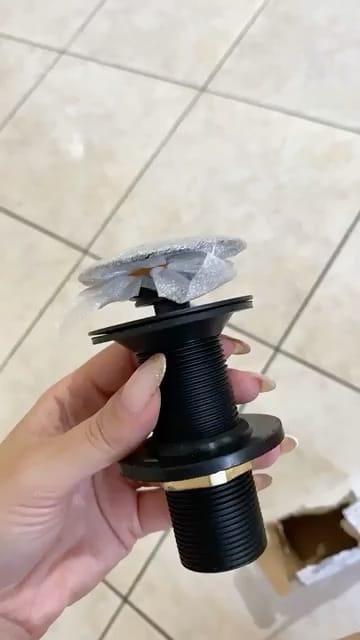 Customer photo review of Válvula Click Pia Banheiro Lavabo Metal Preta 7/8 Para Cuba De Banheiro