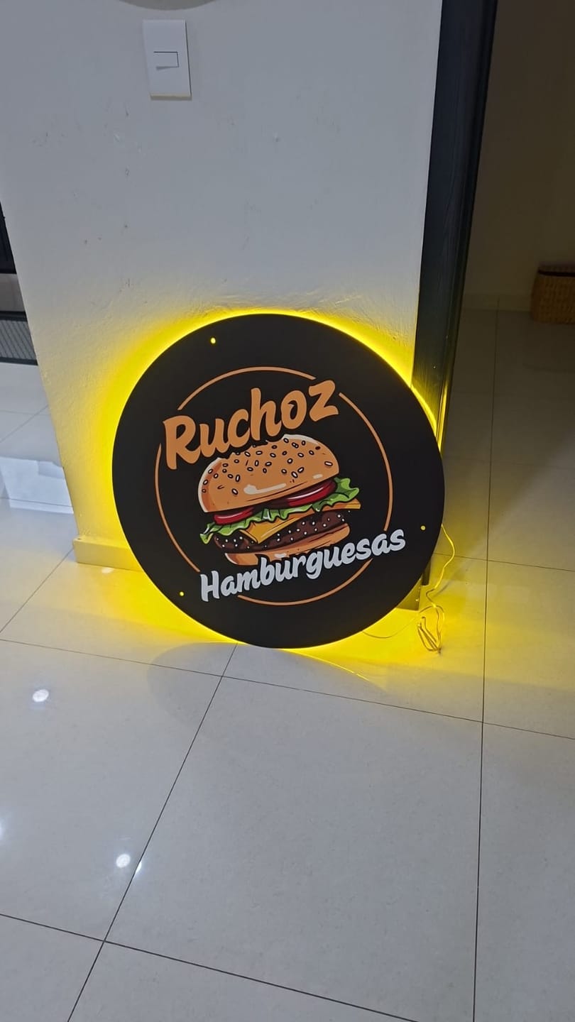 Customer photo review of Logo Circular Personalizado con Luz Indirecta