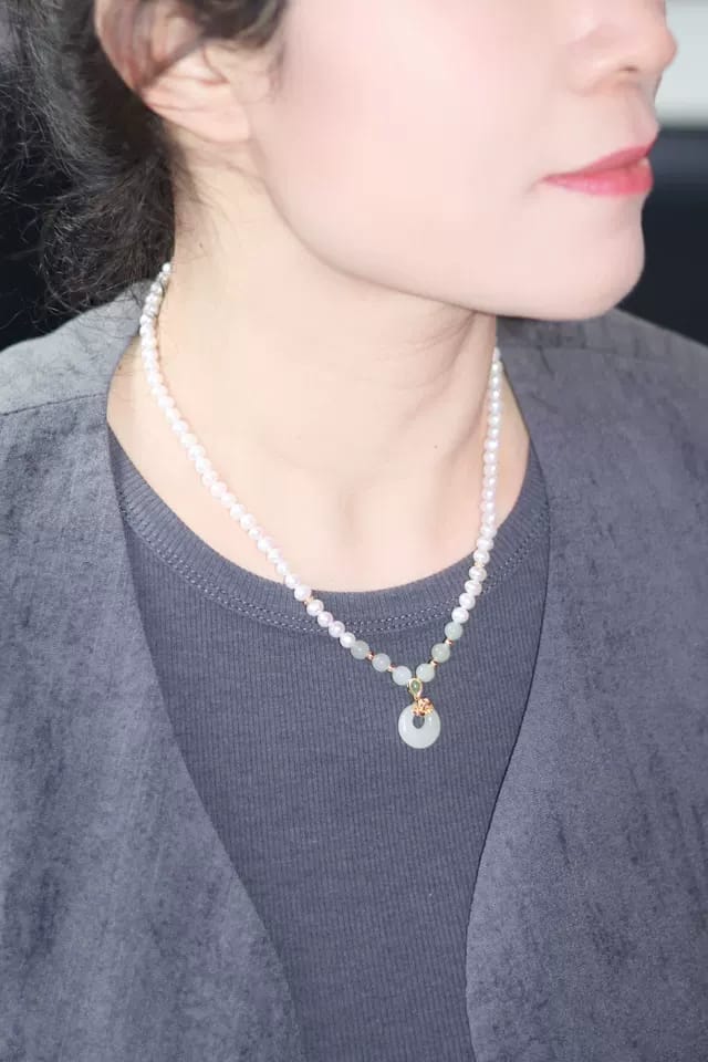 Customer photo review of Vivienne Jade Peace Buckle Pearl Necklace