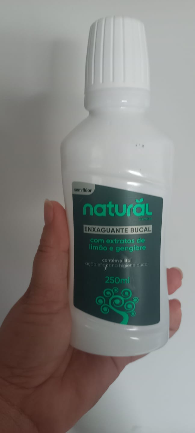 Customer photo review of Enxaguante Bucal Natural com Limão e Gengibre 250ml