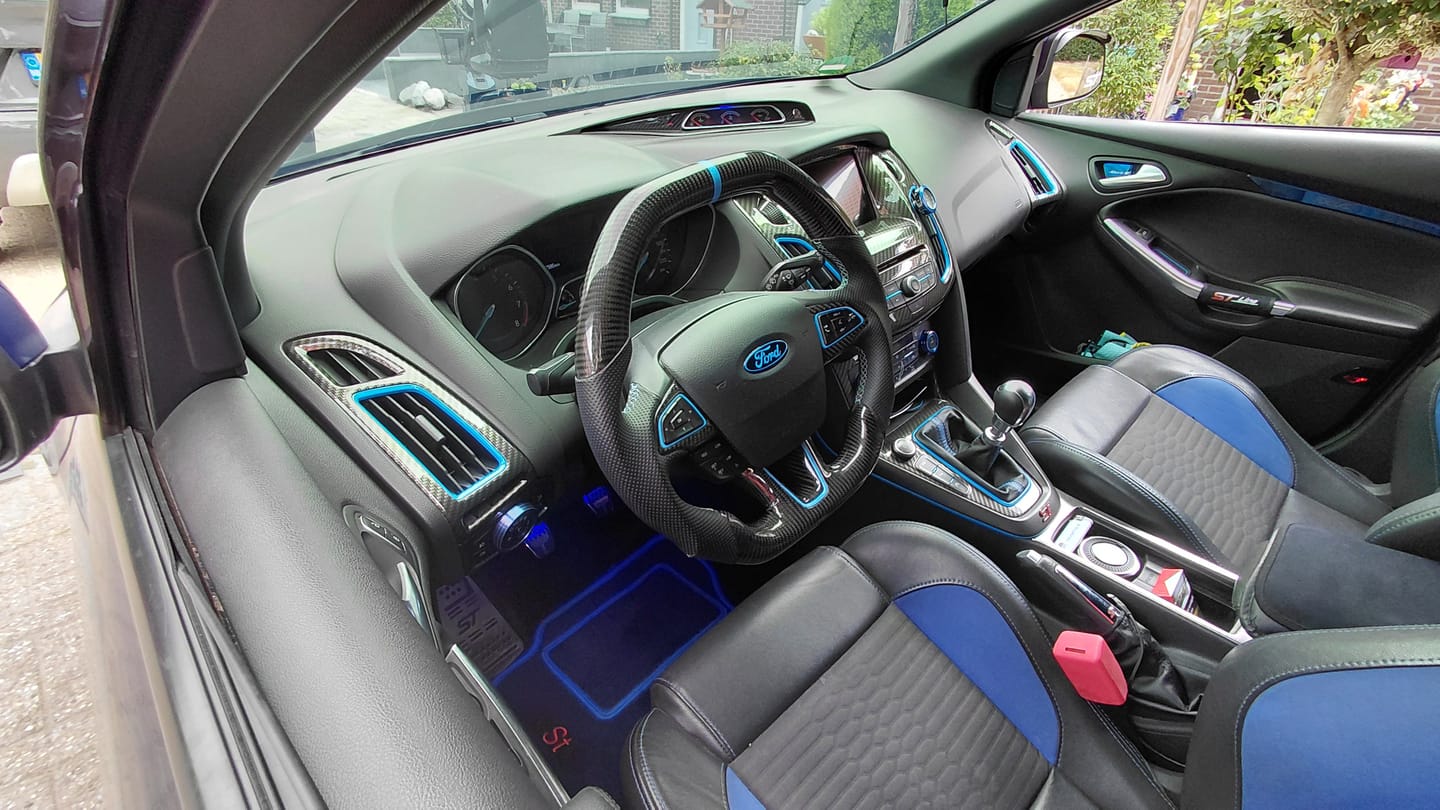 Customer photo review of Genuine Ford Dash Vent Assemblies (Pair) - Mk3.5 Focus (Painted/Hydrodipped Finishes) - Left Hand Drive