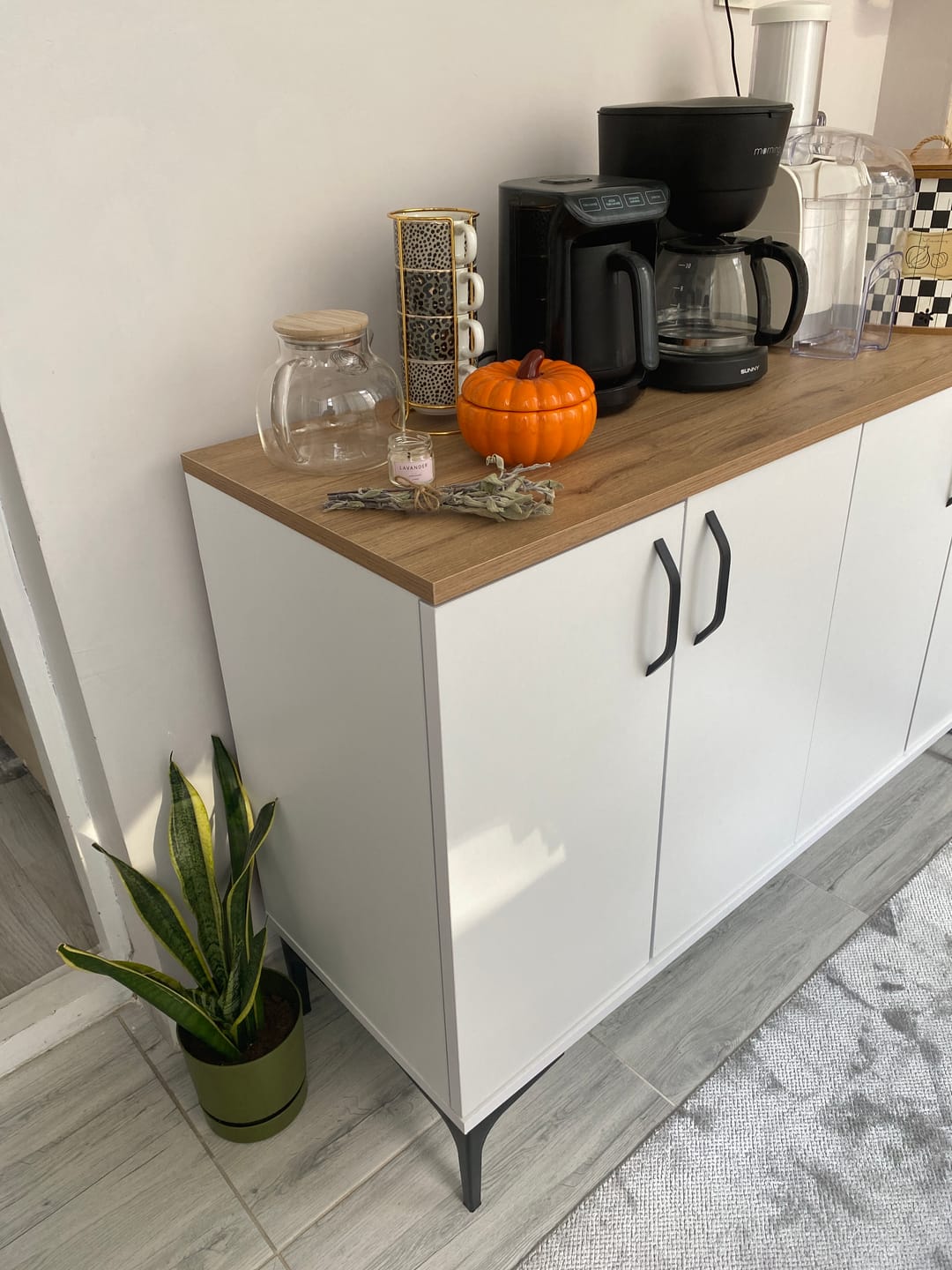 Customer photo review of Rani JE162 Kahve Köşesi Çok Amaçlı Dolap 4 Kapaklı Kiler Mutfak Dolabı Beyaz - Sepet Ceviz