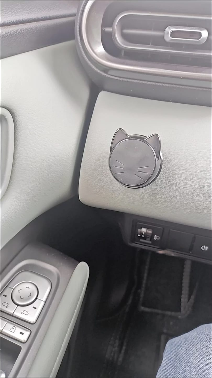 Customer photo review of Meow Magnetic Phone Holder