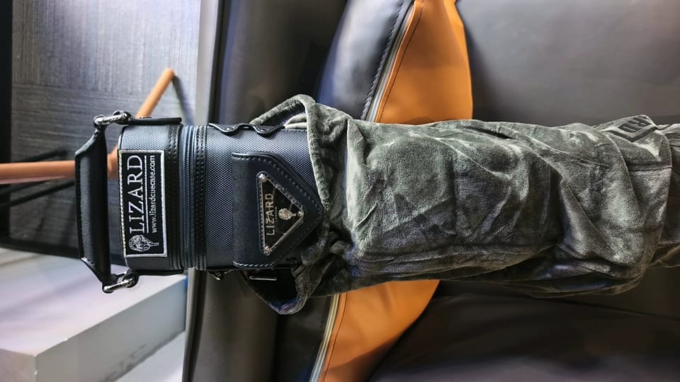 Customer photo review of Lizard Scarab Series Cue Case 3B4S