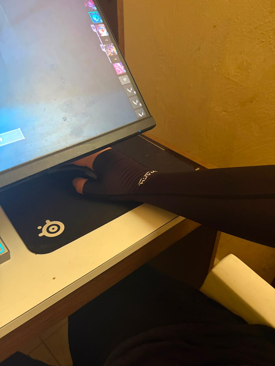 Customer photo review of Wraith Esports Arm Sleeve
