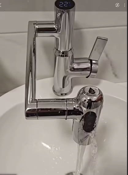 Customer photo review of Torneira Para Banheiro Monocomando Misturador Com Display Digital LED 360° Rotação