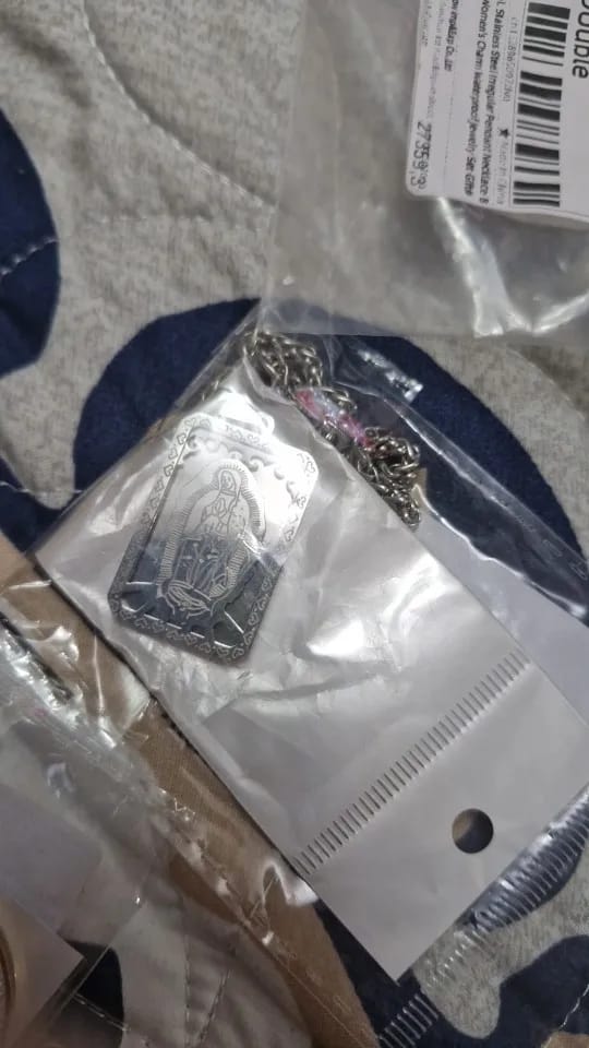 Customer photo review of Medalla de la Virgen María