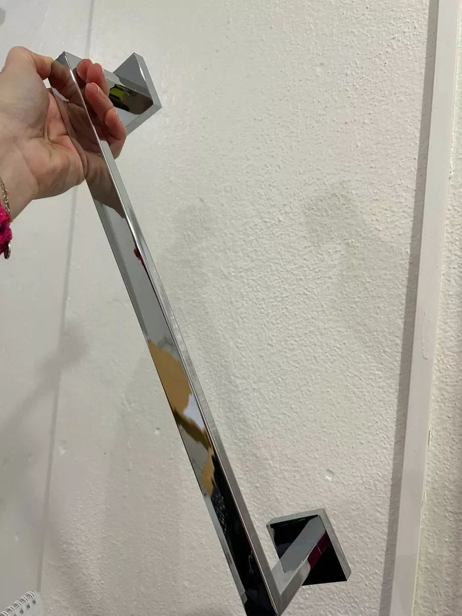 Customer photo review of Porta Toalha Para Banheiro Cromado Premium