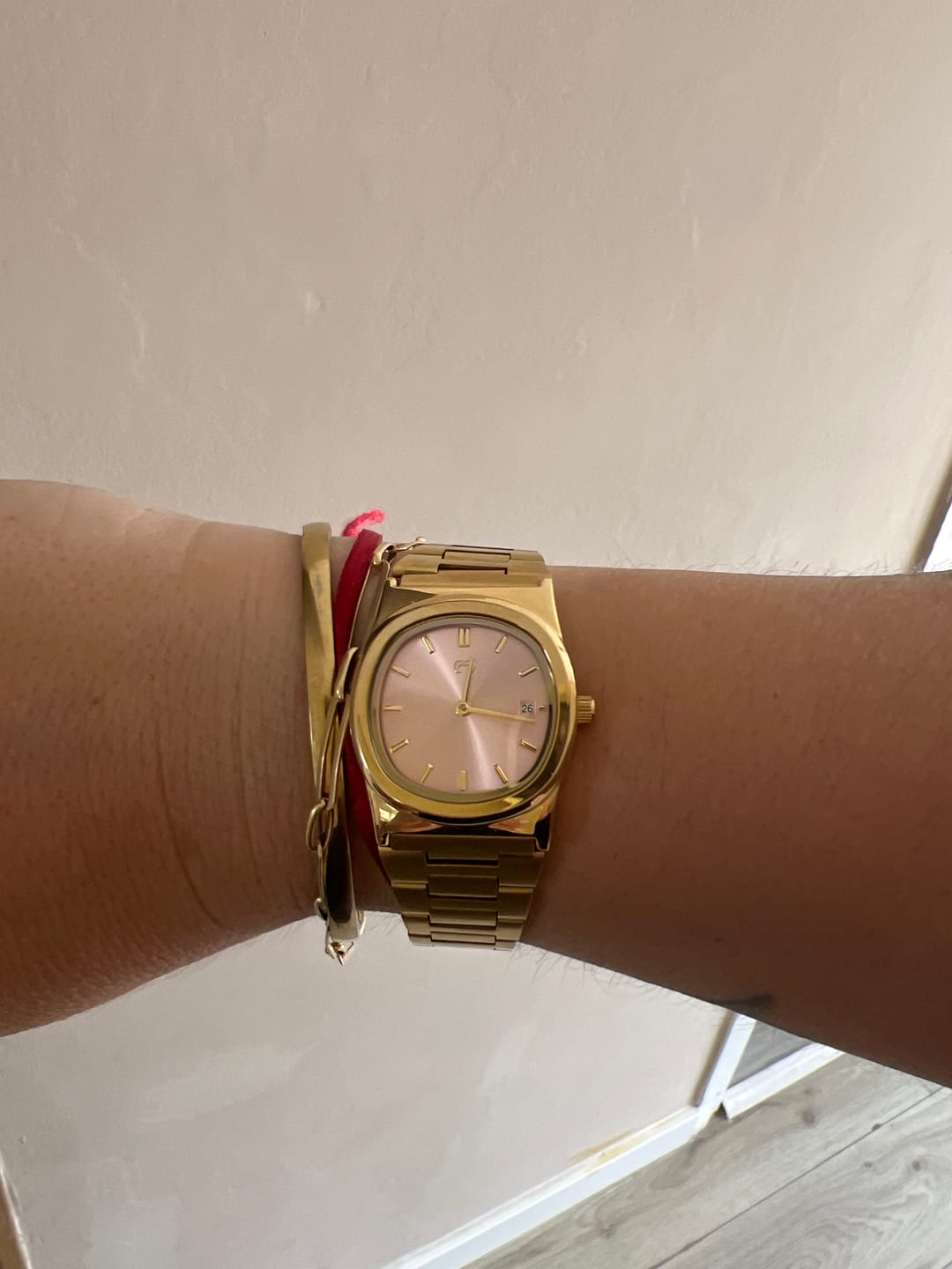 Customer photo review of Reloj Dainty ~ Gold-Pink