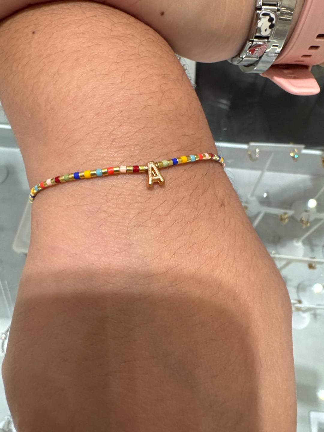 Customer photo review of Pulsera Chaquiras Rainbow Con Inicial