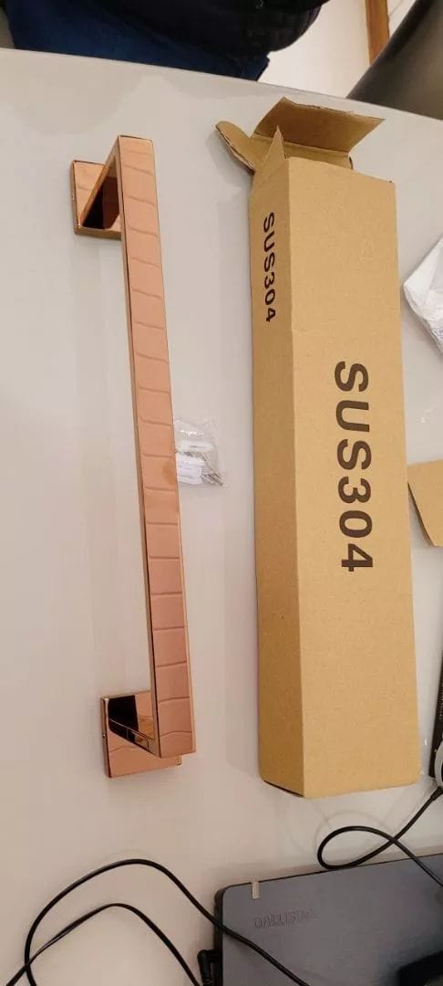 Customer photo review of Porta-Toalha de Banho Rose Gold 56 cm em Aço Inox 304