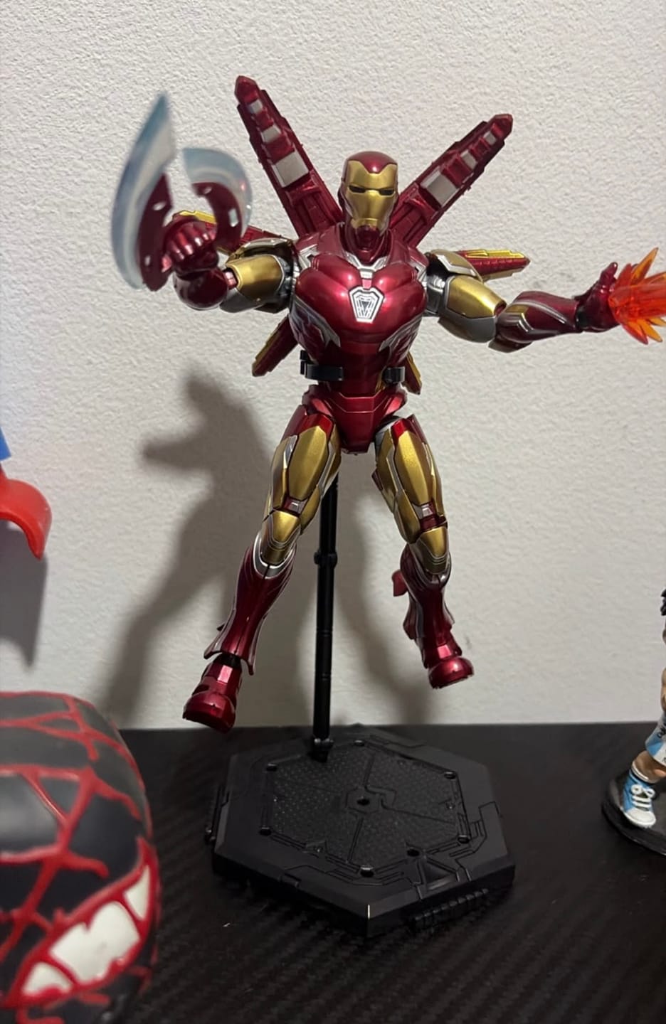 Customer photo review of Iron Man MK85 - Marvel Infinity Saga - Champion Class 01 - Model Kit - BLOKEES