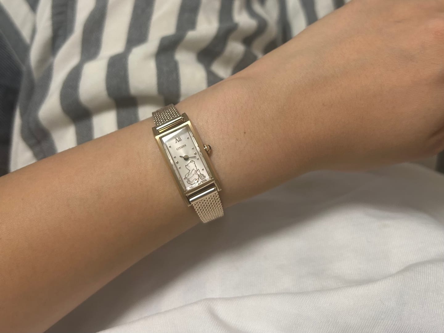 Customer photo review of CITIZEN Kii: EG7042-44W 『くまのプーさん』 原作デビュー100周年を記念したモデル 限定モデル シチズン キー 腕時計 レディース シチズン ディズニーコレクション