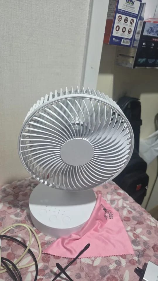 Customer photo review of 3600mAh USB Rechargeable Desk Fan with Four Speeds