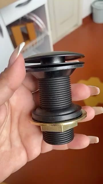 Customer photo review of Válvula Click Pia Banheiro Lavabo Metal Preta 7/8 Para Cuba De Banheiro