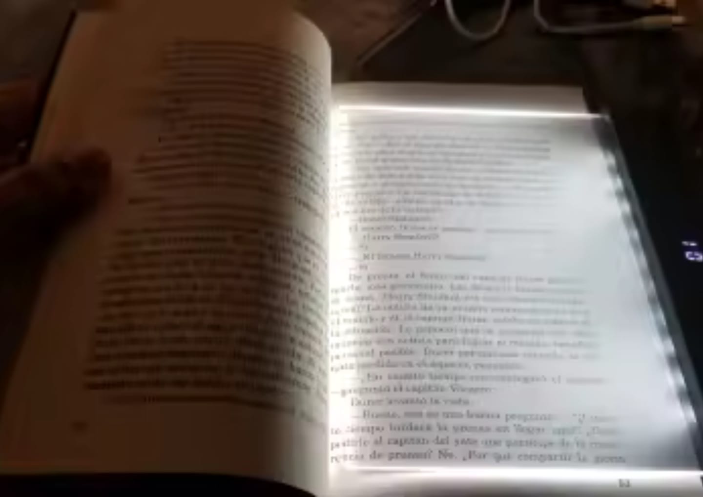 Customer photo review of Lámpara LED Plana de Lectura Nocturna con Protección Ocular