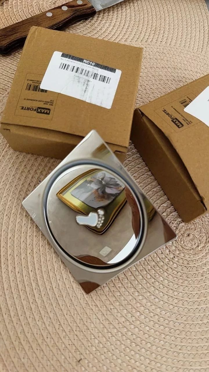 Customer photo review of Ralo Click De Banheiro Inteligente Inox Quadrado Veda Cheiro
