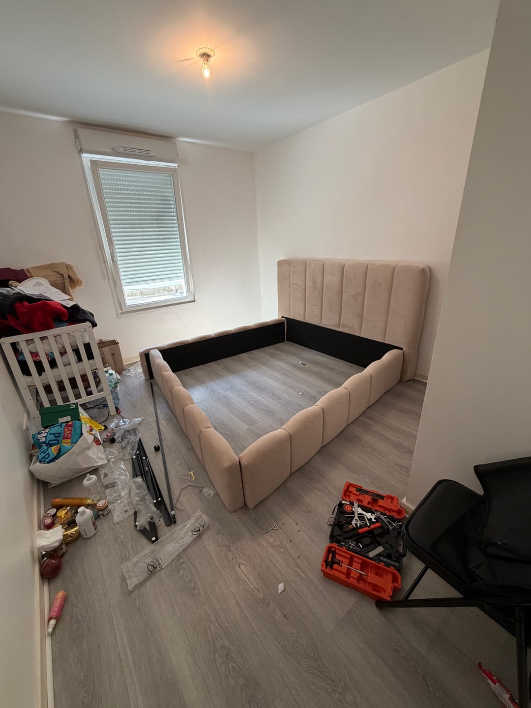 Customer photo review of Lit coffre design avec tête de lit matelassée - JADE
