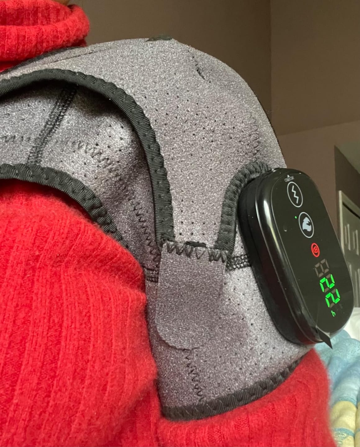 Customer photo review of Wisemed Shoulder Massager