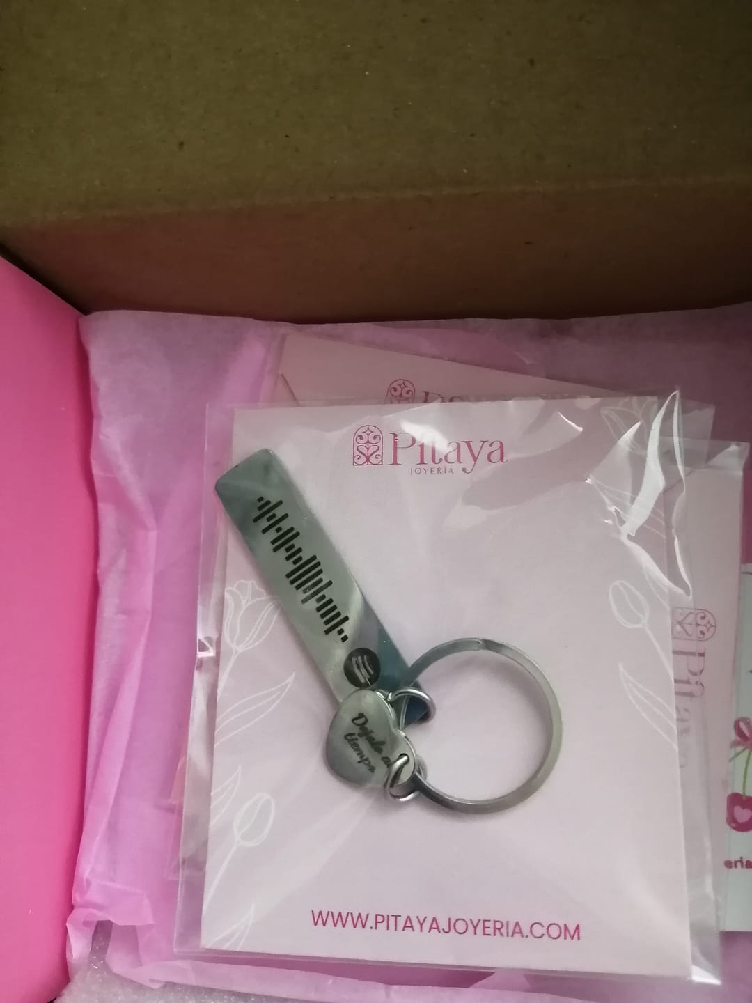 Customer photo review of Llavero Personalizado Love