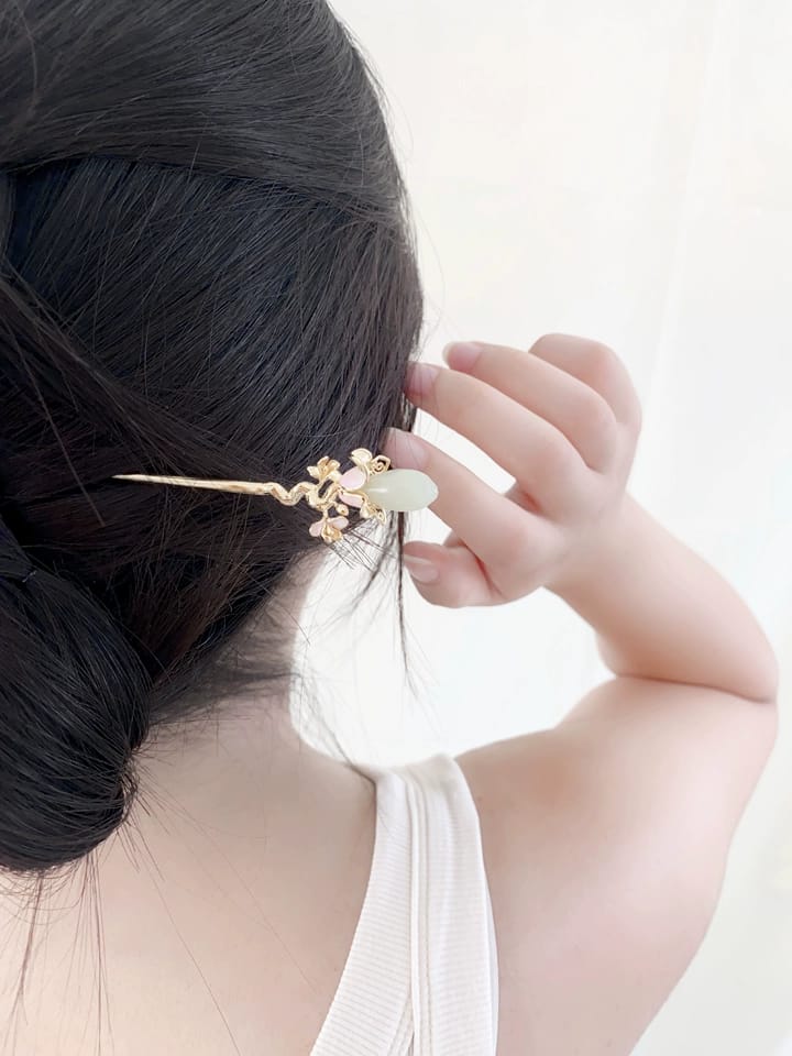Customer photo review of Flower Decree Jade Hairpin