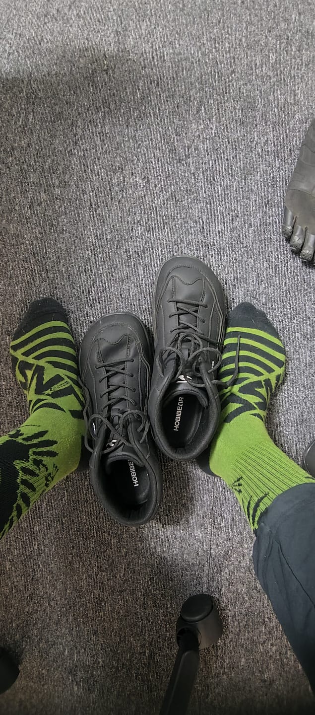 Customer photo review of Hollow 2.0 - Wide Toe Sneakers