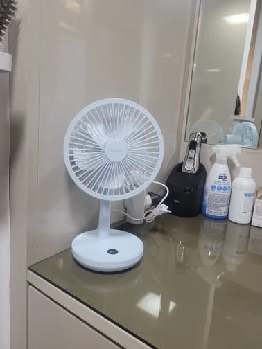 Customer photo review of Rechargeable Oscillating Desk Fan with Five Speeds