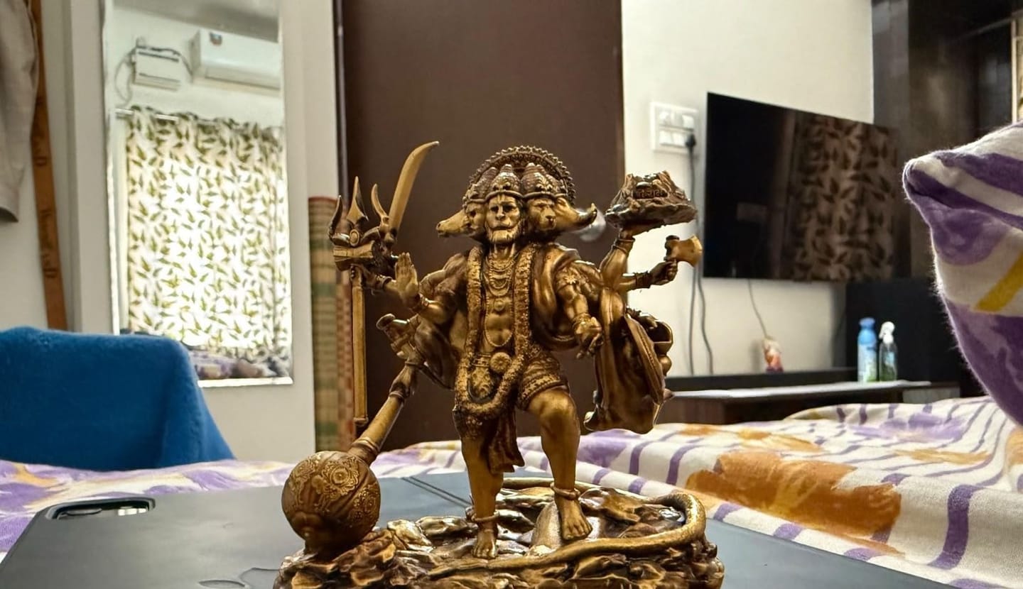 Customer photo review of Divine Car Dashboard Idol - Marble Dust Coated