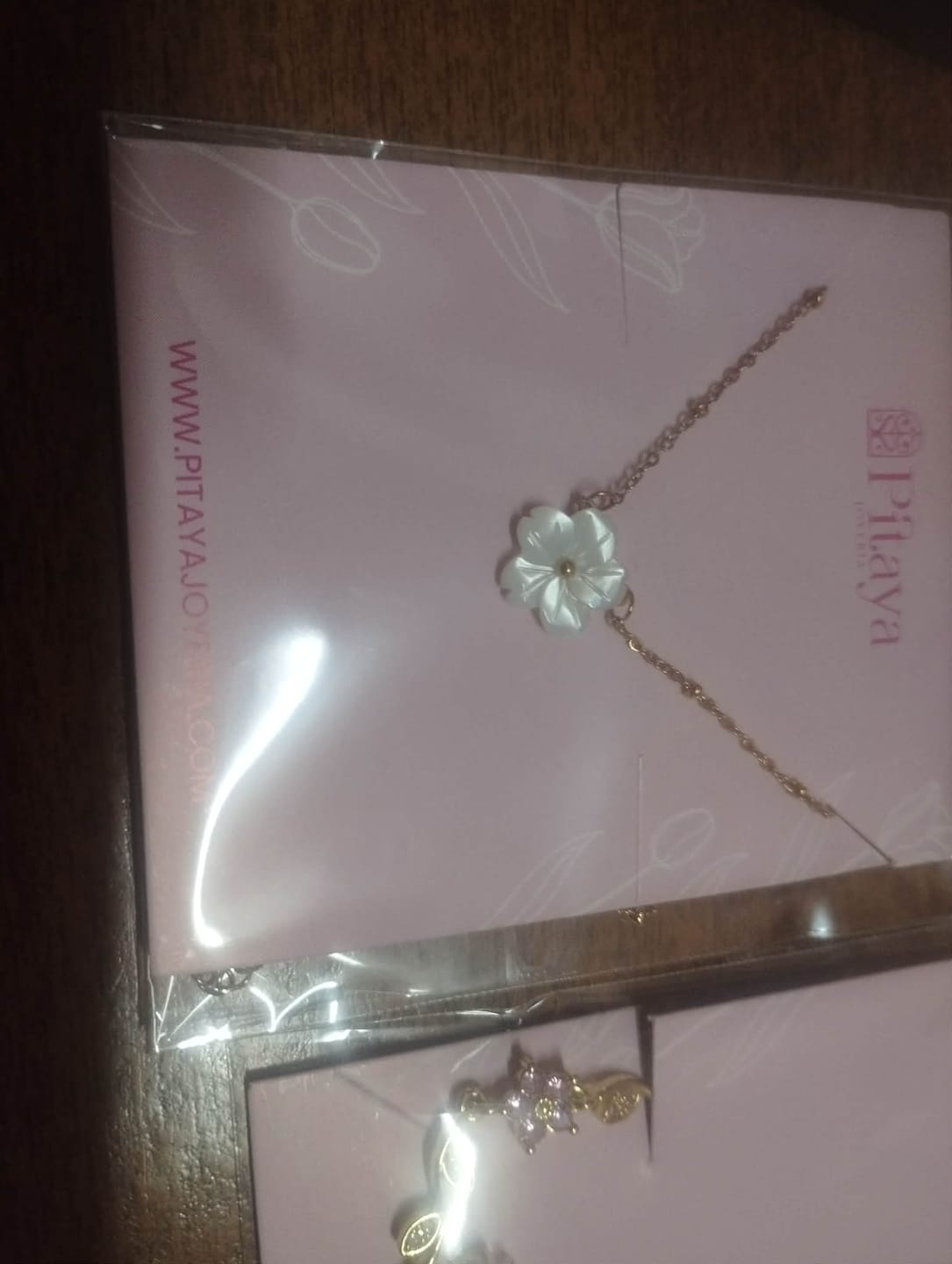 Customer photo review of Collar Blossom Blanca